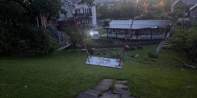 Accident în Bârnova. Șoferul a părăsit locul impactului și este căutat de polițiști