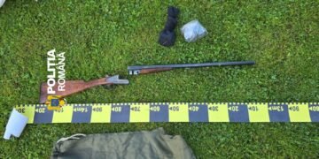 FOTO: Descinderi de amploare în Suceava! Arsenal de arme, sute de cartușe și carne de vânat, descoperite la percheziții