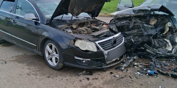 Vaslui | 4 persoane au ajuns la spital după un accident între două autoturisme între Odaia Bursucani