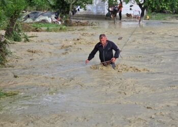 Momente dramatice în Vrancea: 10 copii și doi adulți evacuați din calea apelor