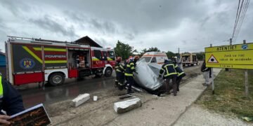 Accident grav în Țigănași: un autoturism a intrat într-un cap de pod, o persoană a rămas încarcerată