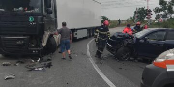 Iași | Două persoane au fost rănite după producerea unui accident în Mircești între un autotren și un autoturism