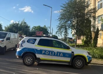 VIDEO-Poliția anchetează moartea unui bărbat descoperit fără viață într-o locuință din Podu Iloaiei