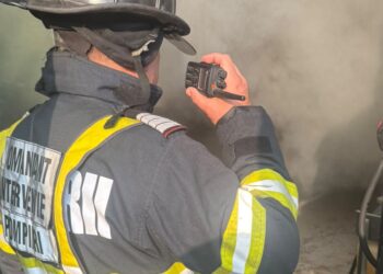 Incendiu la un centru de minori din Pașcani. Pompierii au intervenit de urgență după ce un foișor a luat foc