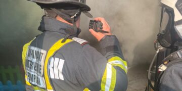 Incendiu la un centru de minori din Pașcani. Pompierii au intervenit de urgență după ce un foișor a luat foc