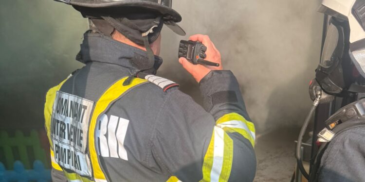 Incendiu la un centru de minori din Pașcani. Pompierii au intervenit de urgență după ce un foișor a luat foc