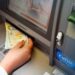 Schimbare majoră la bancomate: românii vor putea retrage exact suma dorită, indiferent de bancă