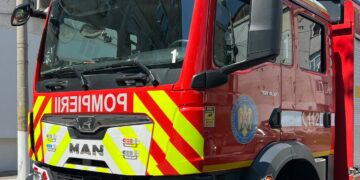 Incendiu într-un bloc din Iași. Mai multe persoane s-au autoevacuat după ce fumul a cuprins casa scării