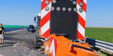 Autospecială a DRDP Craiova lovită pe Drumul Expres Craiova – Pitești în timpul unor lucrări de întreținere