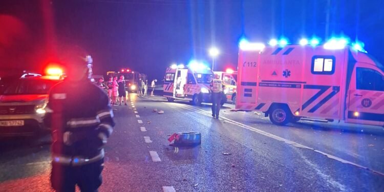 Accident grav azi noapte pe DN2-E85, în Vrancea: cinci persoane rănite, dintre care doi copii. Un tânăr de 18 ani a fost transferat de urgență la Neurochirurgie Galați