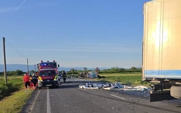 Tragedie pe DN6 după impactul dintre două TIR-uri