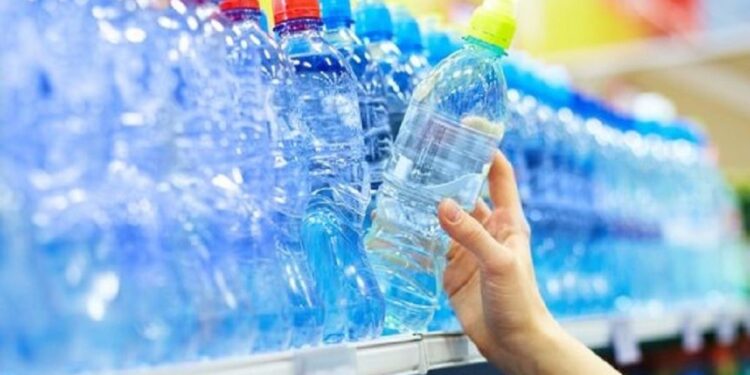Pe măsură ce mercurul urcă în termometre, cresc și vânzările de apă și înghețată la Iași