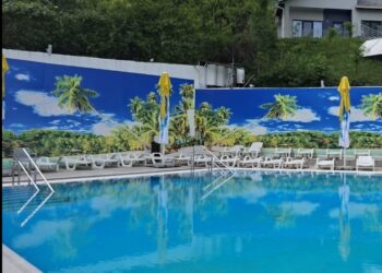 Baza Sărata din județul Bacău își extinde programul. Vizitatorii se pot relaxa și la piscinele cu apă sărată caldă, în regim nocturn