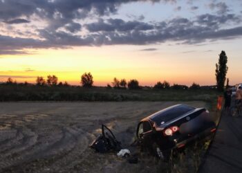 Accident grav pe DN 2, în județul Bacău. O persoană este inconștientă și încarcerată