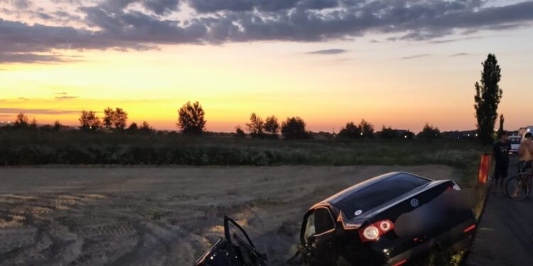 Accident grav pe DN 2, în județul Bacău. O persoană este inconștientă și încarcerată