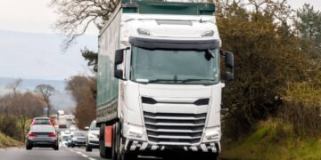 Restricții de circulație pentru camioanele de peste 7,5 tone din cauza caniculei. Măsura se aplică în 35 de județe