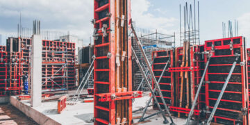 Tabără transformată într-un coșmar pentru 44 de elevi din Botoșani. Au plătit aproape 60.000 de lei avans, dar au găsit cazarea în construcție