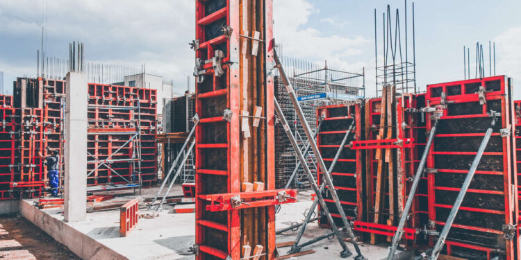 Tabără transformată într-un coșmar pentru 44 de elevi din Botoșani. Au plătit aproape 60.000 de lei avans, dar au găsit cazarea în construcție