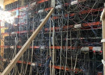 Rețea de minare de criptomonede descoperită de ANAF la Satu Mare. 407 echipamente confiscate și consum de energie de circa 7 milioane lei