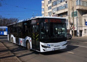 Percheziții la CTP Iași. Șoferi de autobuz suspectați că furau motorină din garajul Tudor Vladimirescu