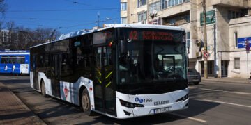 Percheziții la CTP Iași. Șoferi de autobuz suspectați că furau motorină din garajul Tudor Vladimirescu