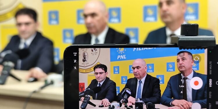 Dragoș Ciobotaru – Presedinte PNL Vrancea: „Deci ce trebuie să facem acum? Oare, așa cum ne-a spus PSD acum două luni, să ne executăm președintele și să revenim iar în poziția de preș?”