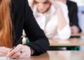 Directoarea unei școli postliceale din Baia Mare și o profesoară, trimise în judecată după ce ar fi divulgat subiecte folosite la examenul de certificare
