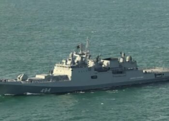 O navă de război rusă a tras focuri de avertisment asupra unui iaht sub pavilion britanic, aflat pe un „curs periculos” în Canalul Mânecii