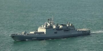 O navă de război rusă a tras focuri de avertisment asupra unui iaht sub pavilion britanic, aflat pe un „curs periculos” în Canalul Mânecii
