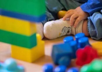Anchetă la Pașcani după ce un tată susține că o educatoare i-a agresat copilul la gradiniță