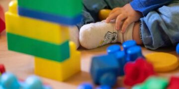 Anchetă la Pașcani după ce un tată susține că o educatoare i-a agresat copilul la gradiniță