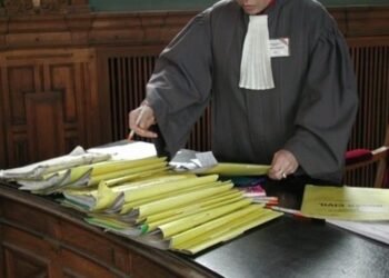 Începând de mâine, grefierii protestează și suspendă parțial activitatea din instanțe fiind nemulțumiți față de noua lege a salarizării