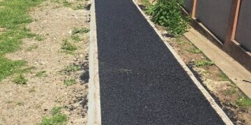 Botoșani | În Santa Mare, bicicliștii au asfalt, șoferii au emoții. Pista a apărut înaintea drumului
