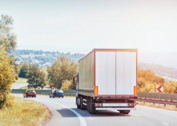 Canicula golește șoselele de TIR-uri: restricții fără precedent în 36 de județe, inclusiv Iași!