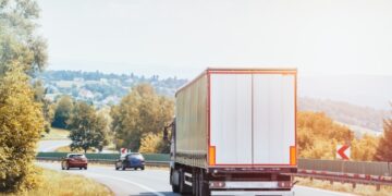 Canicula golește șoselele de TIR-uri: restricții fără precedent în 36 de județe, inclusiv Iași!