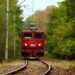 Incident grav pe calea ferată din Suceava. Trei traverse au fost așezate intenționat pe șine, iar mecanicul unui tren CFR Călători a evitat o posibilă tragedie