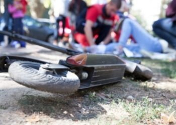 Neamț | Minore rănite după ce au căzut de pe trotineta electrică
