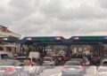 Fermierii din Republica Moldova au blocat accesul către vămile Leușeni și Sculeni. Protestele escaladează la frontiera cu România