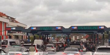 Fermierii din Republica Moldova au blocat accesul către vămile Leușeni și Sculeni. Protestele escaladează la frontiera cu România