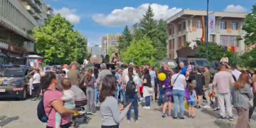Mii de copii au sărbătorit 1 iunie alături de eroii comunității pe Pietonalul Ștefan cel Mare din Iasi