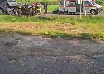 Tragedie în județul Vaslui pe DE 581 după coliziunea dintre o autocisternă și un autoturism. Un bărbat a murit iar altul a fost preluat în comă
