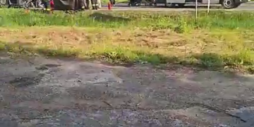 Tragedie în județul Vaslui pe DE 581 după coliziunea dintre o autocisternă și un autoturism. Un bărbat a murit iar altul a fost preluat în comă