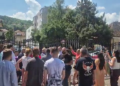 Revoltă la Opera Brașov: aproape 150 de angajați au cerut demisia managerului interimar. Protestul s-a încheiat cu intervenția Poliției