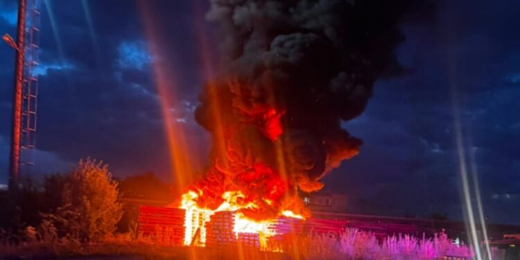 Bărbat reținut după incendiul de la stația CF Târgu Mureș. Prejudiciul depășește 52.000 de lei
