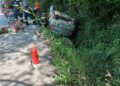 Accident în Hangu. Un bărbat de 71 de ani a rămas încarcerat după ce s-a răsturnat cu mașina