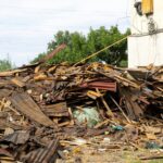 FOTO: Primăria Iași începe demolarea mansardelor neautorizate. Prima intervenție, în zona Podului Metalurgiei
