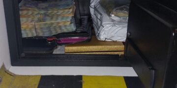 Percheziții în trei județe într-un dosar de cămătărie și proxenetism