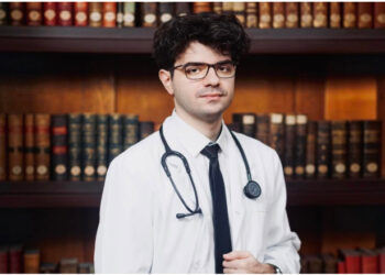 Performanță de excepție la UMF Iași! Șef de promoție cu media 10 pe linie. Povestea studentului ale cărui notițe au devenit legendă printre colegi