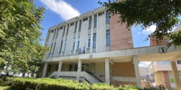 Un nou proiect imobiliar prinde contur la Hârlău. Fostul Romtelecom a fost cumpărat de o firmă ieșeană