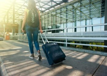 Un job de vis face înconjurul internetului: ești plătit să călătorești și să cunoști oameni noi